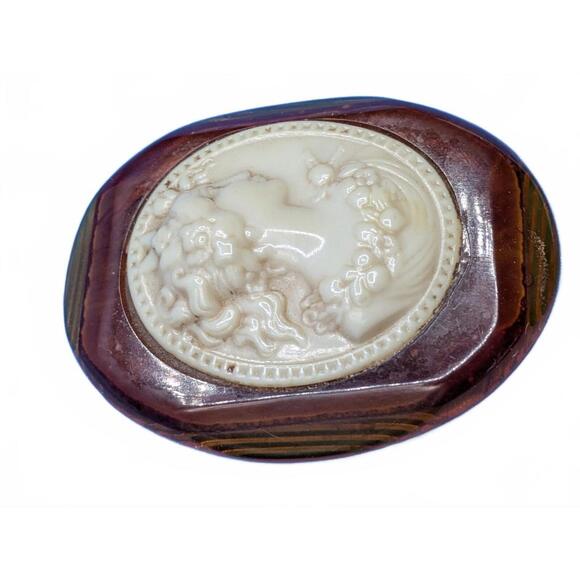 Vintage Cameo Brooch with Profile Carving - Picture 3 of 6